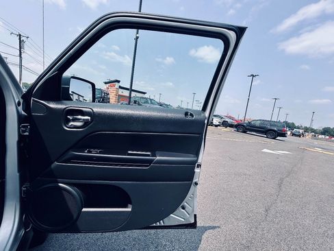 Used 2011 Jeep Patriot Latitude image 38