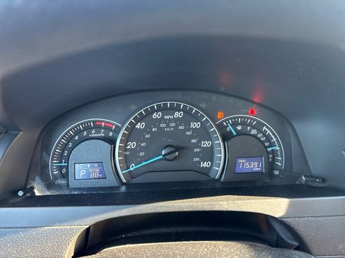 Used 2014 Toyota Camry LE w/ Moonroof Package FWD image 26