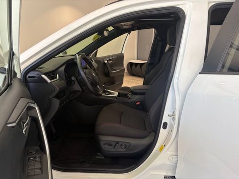 Used 2023 Toyota RAV4 SE w/ Weather & Moonroof Package AWD/4WD image 18