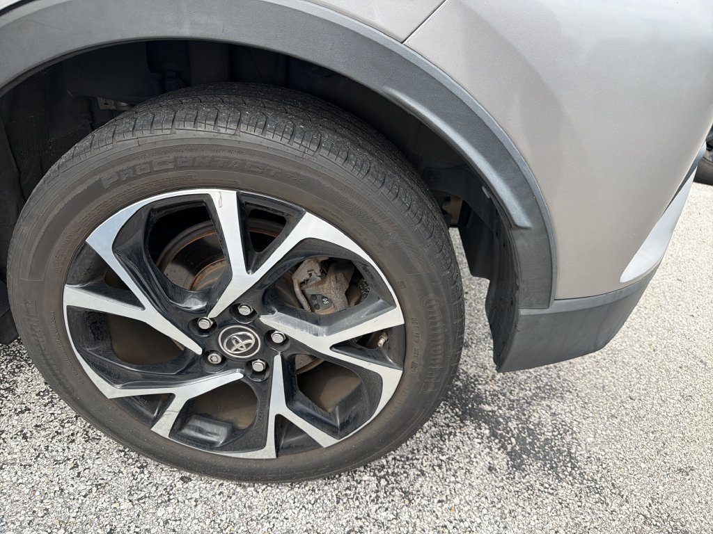 Used 2019 Toyota C-HR XLE FWD image 8
