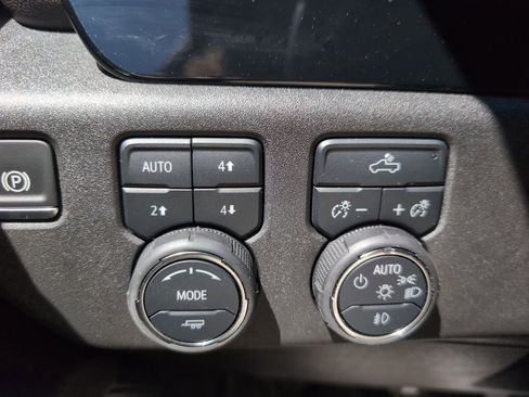 Used 2025 Chevrolet Silverado 1500 RST AWD/4WD image 19