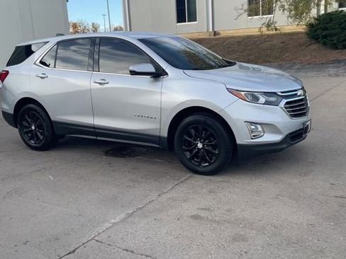 Used 2018 Chevrolet Equinox LT image 2
