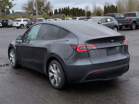 Used 2021 Tesla Model Y Long Range image 3