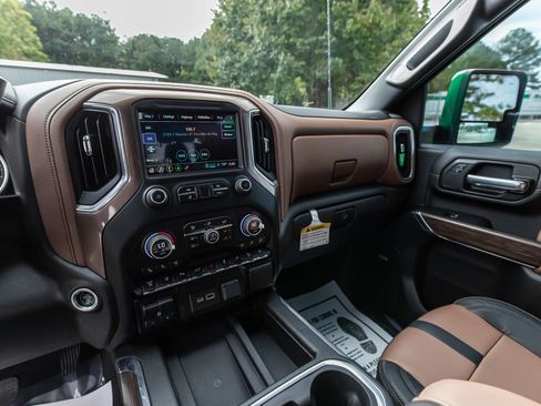 Used 2023 Chevrolet Silverado 2500 High Country w/ Z71 Off-Road Package image 22