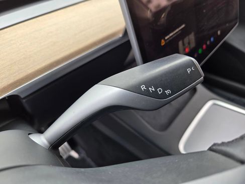 Used 2022 Tesla Model Y Performance AWD/4WD image 16