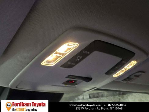 Used 2025 Toyota Sienna LE AWD/4WD image 27