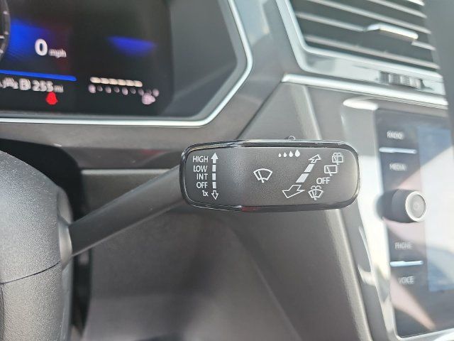 Used 2024 Volkswagen Tiguan SE FWD image 22