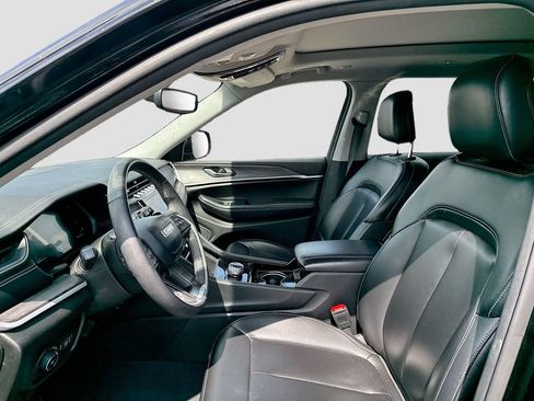 Used 2023 Jeep Grand Cherokee L Limited image 10