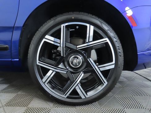 New 2026 Rolls-Royce Cullinan Black Badge image 32