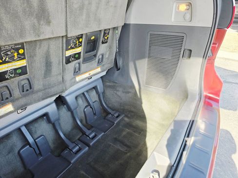 Used 2017 Toyota Sienna LE image 49