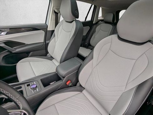 New 2026 Volkswagen Tiguan SE FWD image 10