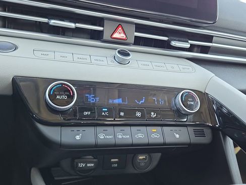 Certified 2023 Hyundai Elantra Limited w/ Preferred Accessory Package FWD image 14