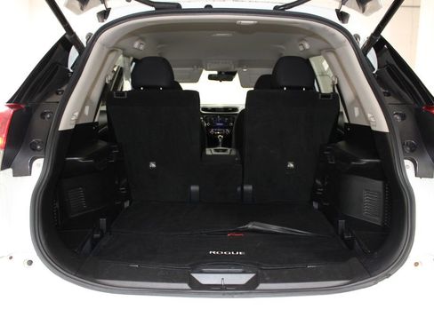 Used 2020 Nissan Rogue SV FWD image 25