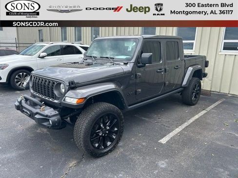 Used 2025 Jeep Gladiator Sport AWD/4WD image 1