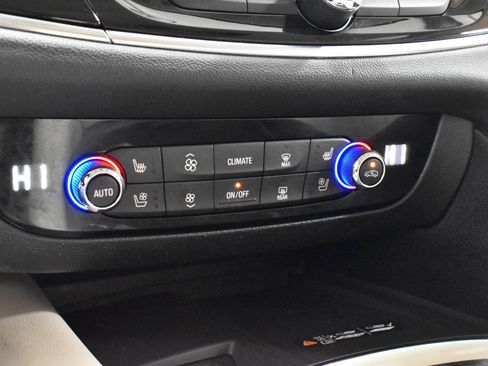 Used 2022 Buick Enclave Avenir image 22