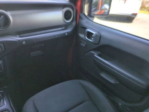 Used 2018 Jeep Wrangler Unlimited Sport S AWD/4WD image 17