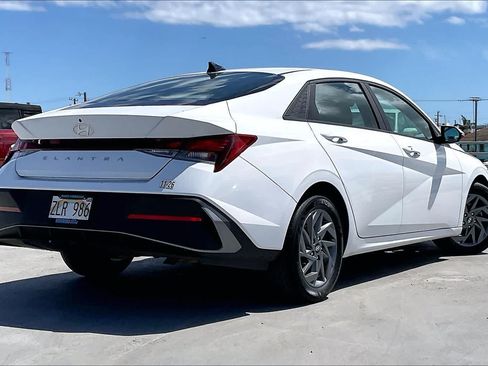 Used 2024 Hyundai Elantra SEL FWD image 22