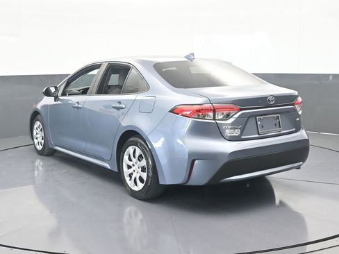 Used 2022 Toyota Corolla LE image 4