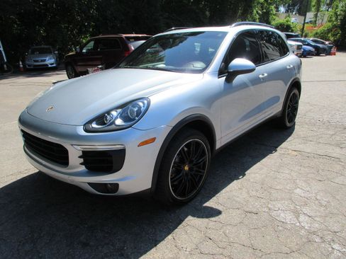 Used 2018 Porsche Cayenne S AWD/4WD image 1