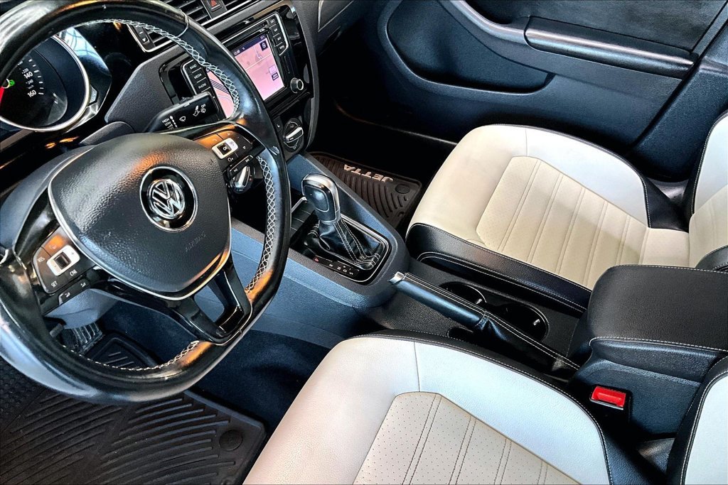 Used 2016 Volkswagen Jetta Sport FWD image 17