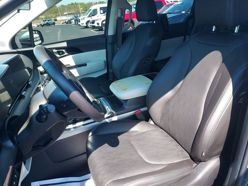 Used 2024 Kia Carnival SX FWD image 17