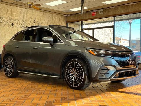 Used 2023 Mercedes-Benz EQE 500 4MATIC SUV w/ Pinnacle Trim Package image 9