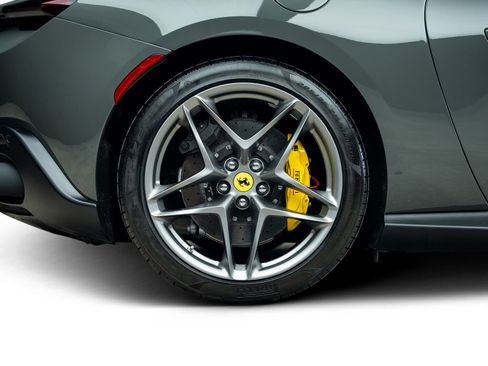Used 2022 Ferrari Roma RWD image 30