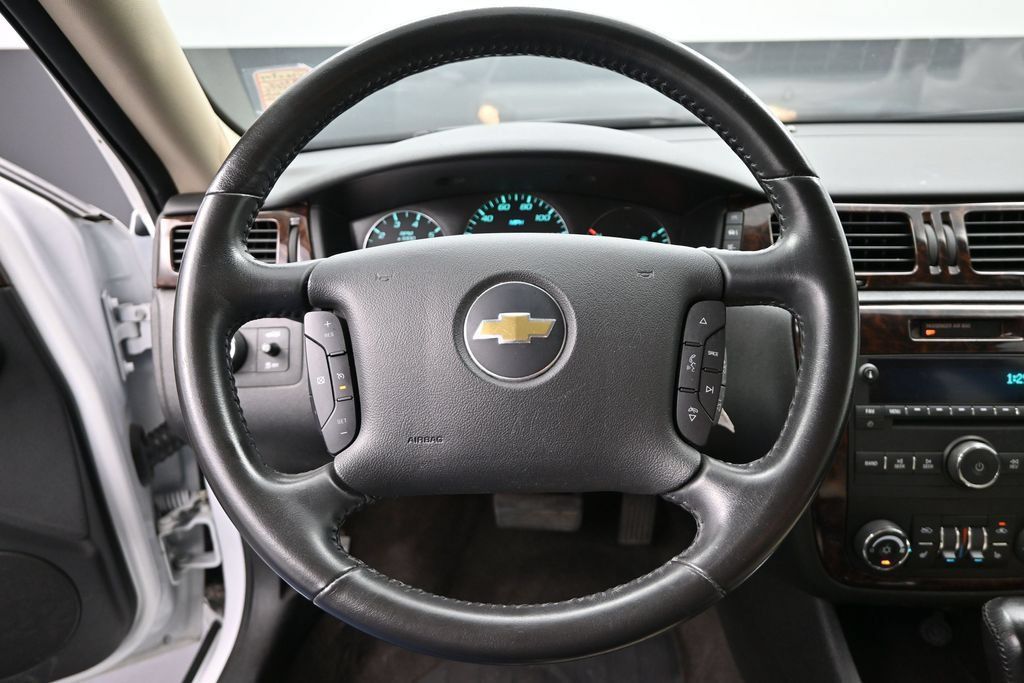 Used 2014 Chevrolet Impala LTZ FWD image 10