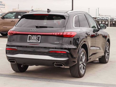 Used 2025 Audi Q5 Premium w/ Convenience Package AWD/4WD image 4