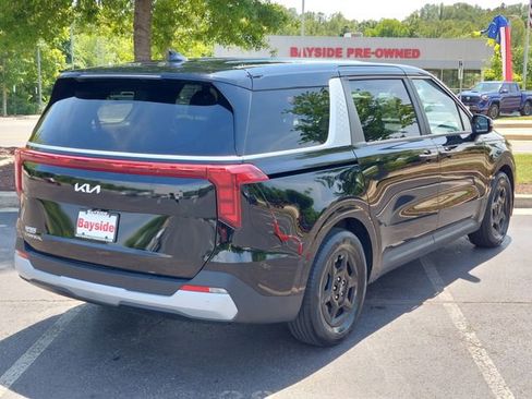 Used 2025 Kia Carnival FWD image 24