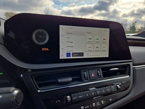 Used 2023 Lexus ES 350 w/ Premium Package image 18