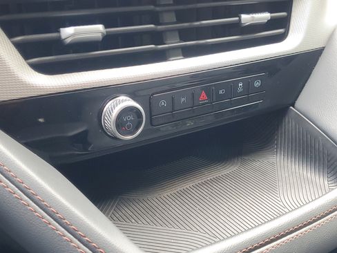Used 2025 Ford Explorer Active RWD image 30