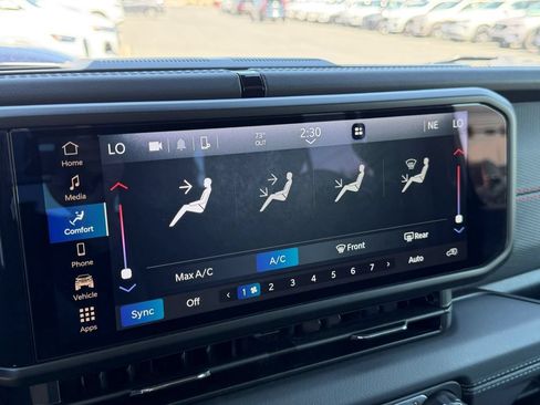 Used 2024 Jeep Wrangler Unlimited Rubicon AWD/4WD image 23