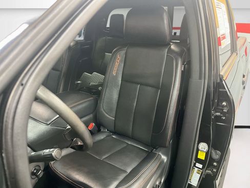 Used 2024 Nissan Titan PRO-4X w/ Pro-4x Convenience Package AWD/4WD image 20