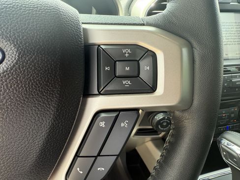 Used 2018 Ford F150 Lariat RWD image 16
