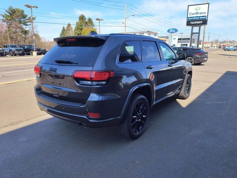 Used 2018 Jeep Grand Cherokee Altitude image 8