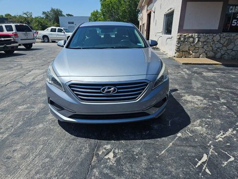 Used 2017 Hyundai Sonata SE FWD image 4
