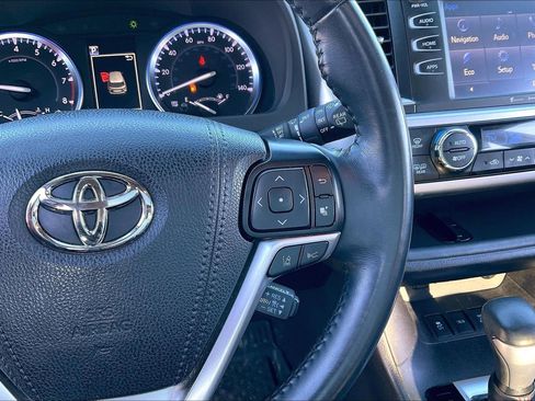 Used 2019 Toyota Highlander AWD V6 image 17