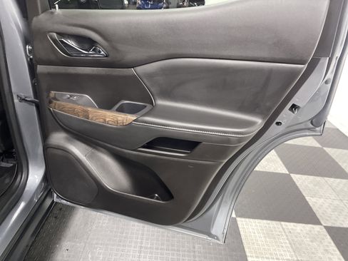 Used 2022 GMC Acadia Denali w/ Denali Ultimate Package image 19