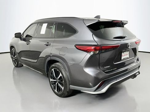 Used 2021 Toyota Highlander XSE AWD/4WD image 9