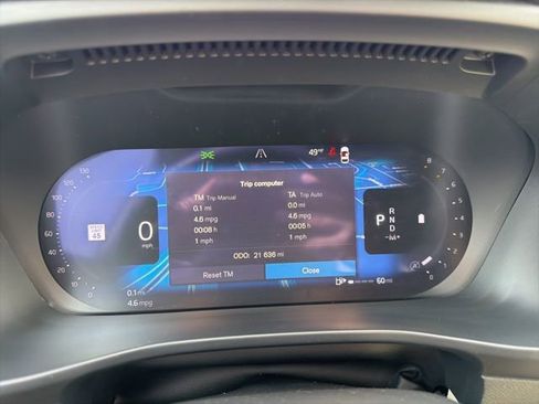 Used 2024 Volvo XC40 B5 Plus w/ Protection Package Premier image 12