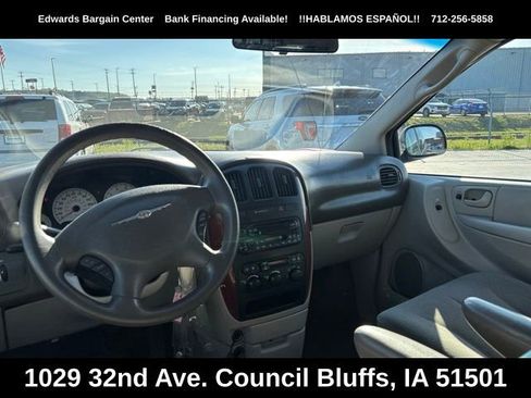 Used 2005 Chrysler Town & Country LX w/ Popular Equipment Group II FWD image 13