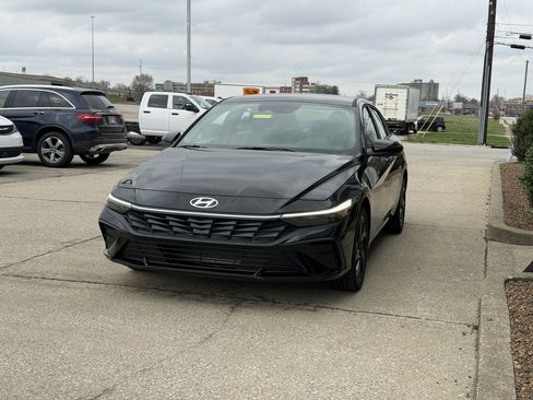 New 2026 Hyundai Elantra Sport FWD image 12