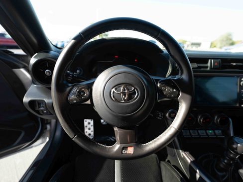 Used 2025 Toyota GR86 Premium image 22