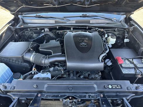 Used 2018 Toyota Tacoma SR5 image 18