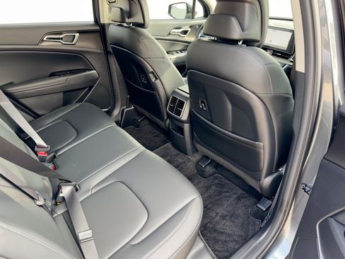 Used 2024 Kia Sportage EX FWD image 29