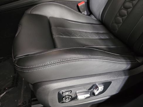 Used 2025 BMW X6 M Competition w/ Executive Package AWD/4WD image 28