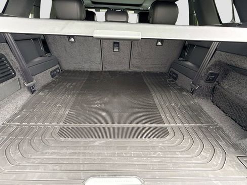 New 2026 Land Rover Range Rover Long Wheelbase SE AWD/4WD image 11