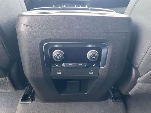 Used 2024 Chevrolet Suburban Premier RWD image 13