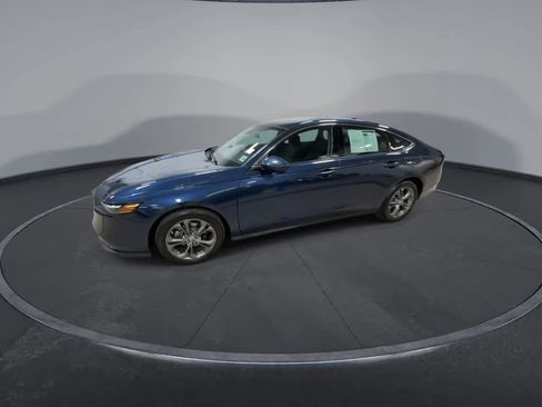 Used 2023 Honda Accord EX image 4